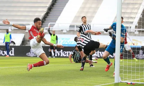 Aubameyang tung cánh, Arsenal thắng vượt trội Newcastle