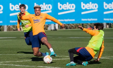 Aubameyang xuất hiện, tân binh Barca gây choáng ngợp trên sân tập