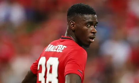 Mua thêm trung vệ, Leeds United tính đưa sao trẻ rời Man Utd