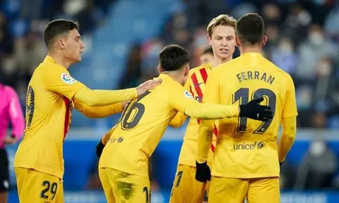 Barca đe dọa vị trí thứ tư của Atletico