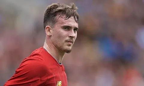 Đang ''tu nghiệp'' ở Scotland, sao trẻ Liverpool nhận tin buồn từ đội nhà