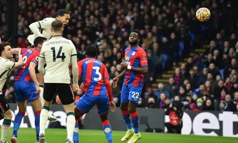 Bậc thầy kiến tạo, Liverpool vượt ải Palace