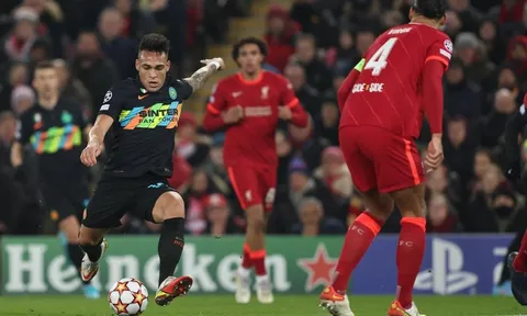Martinez sút như búa bổ tung lưới Liverpool, Inter vẫn ôm hận vì người cũ M.U