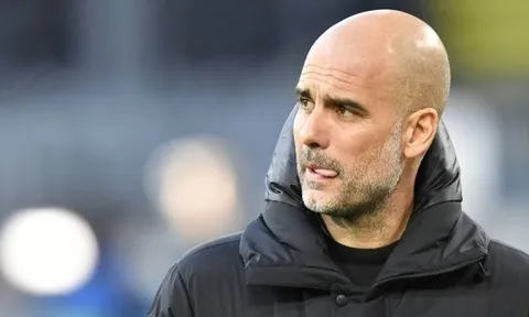 "Bại tướng" của M.U quyết giành "máy phối bóng" 15 triệu với Man City đến cùng