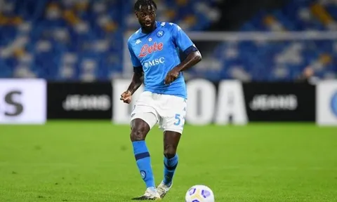 "Hàng hớ" Chelsea khiến NHM Napoli trải qua 1 phen hú vía