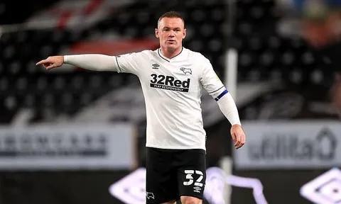 Bạn đến chơi nhà, Rooney bị bắt đi xét nghiệm virus corona