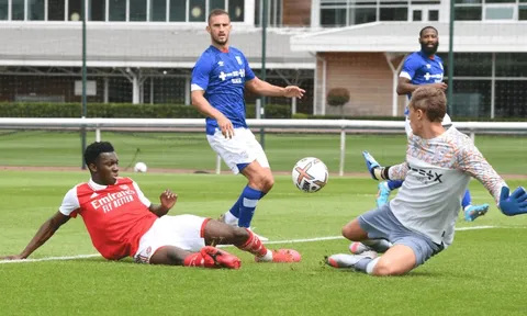 Bản HĐ mới ký ghi hattrick trong ngày Arsenal thắng 5-1