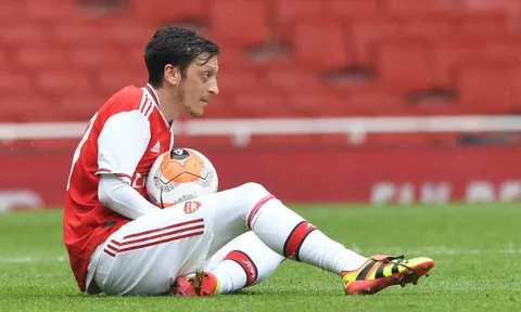 Bản hợp đồng 35 triệu đã giúp Arsenal quên đi Ozil