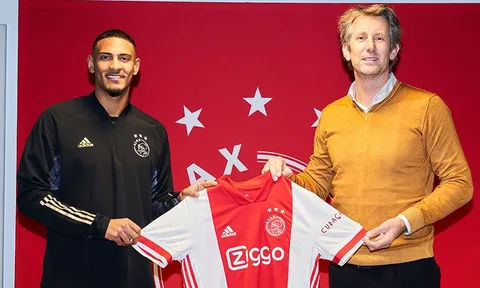 Bản hợp đồng kỷ lục của Van der Sar ghi 4 bàn trong trận ra mắt Champions League
