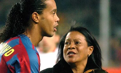 Bạn thân kể về giai đoạn sống bê tha của Ronaldinho