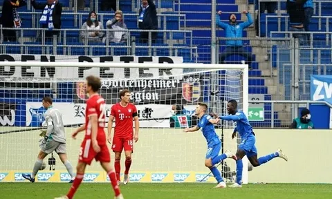 Đỉnh cao trong di chuyển, Bayern Munich bị đối thủ "đánh sập" hàng phòng ngự