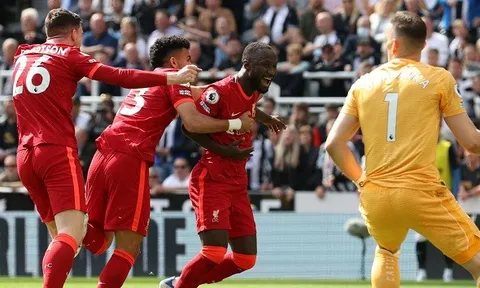 Bàn thắng vàng đưa Liverpool lên đỉnh Ngoại hạng Anh