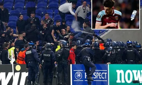 Bạo loạn nổ ra, Declan Rice lĩnh trọn chai nước từ CĐV đối thủ