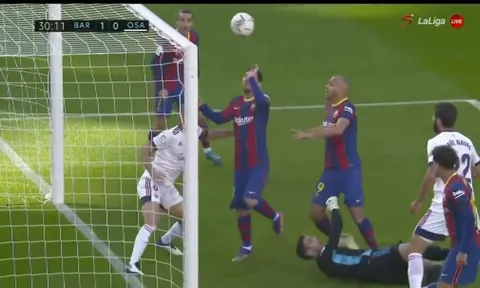 Barca đại thắng, Messi tái hiện hình ảnh "Bàn tay của Chúa"