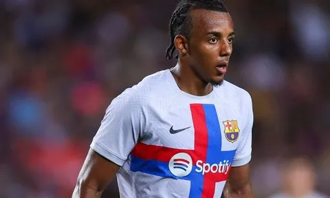 Barca đăng ký thành công Kounde