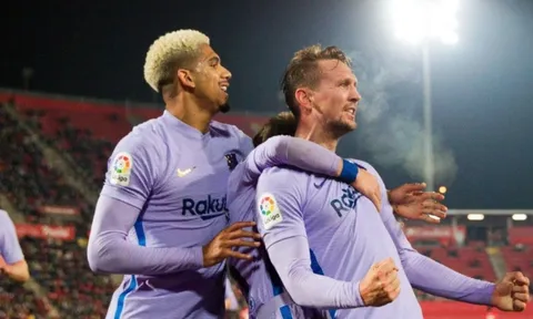 Barca phả hơi nóng vào vị trí thứ tư của Atletico Madrid