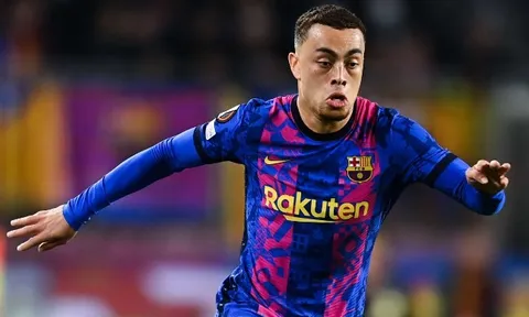Barca ra giá bán Sergino Dest