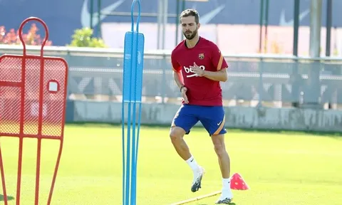 Barca ra quyết định, Pjanic được trao cho số áo huyền thoại