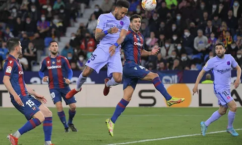 Barca thắng ở phút bù giờ trong ngày chịu 3 quả phạt đền