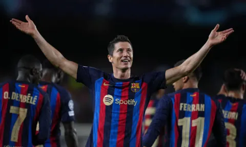 Barca đánh tennis; Tottenham 'bay' với bom tấn