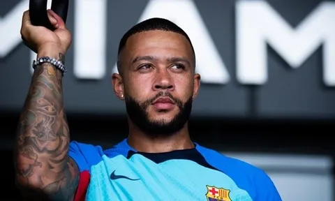 Barca xác định tương lai Depay