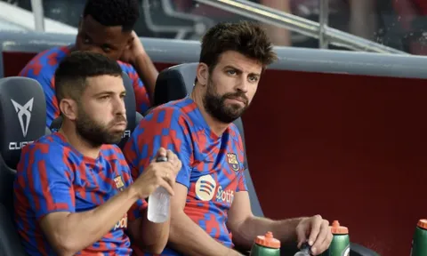 Barcelona có thể cắt hợp đồng với Pique
