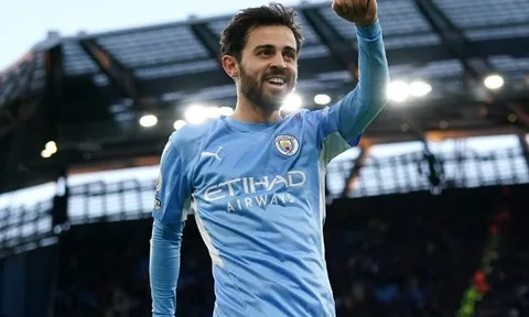 Barcelona và PSG tăm tia tiền vệ của Man City