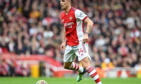 Bất lực trước Arsenal, Mourinho quay sang tấn công Man Utd