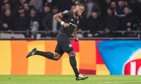 Batshuayi ngượng chín mặt vì 'bàn tay hư hỏng' của Jorginho