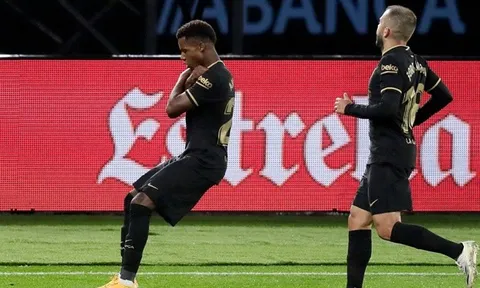 'Báu vật' Fati lên tiếng, Barca thắng nhẹ Celta trong thế 10 đấu 11