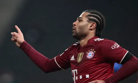 Bayern tái lập khoảng cách 6 điểm với Dortmund
