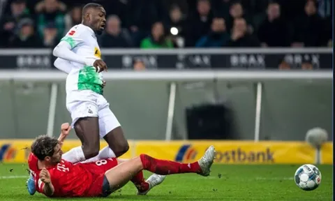 Bayern thua nhục nhã, NHM điên tiết công kích "kẻ tội đồ": "Cậu ta đúng là rác rưởi"
