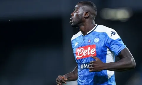 Mức lương của Koulibaly khiến MU, Man City 'quay xe'