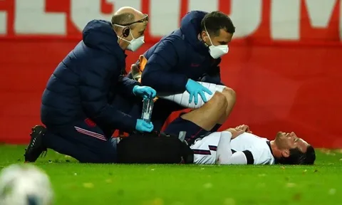 'Vũ khí' của Chelsea đau đớn nằm sân khiến Frank Lampard 'tái mặt'