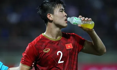 Bên trong chai nước màu vàng của đội tuyển Việt Nam
