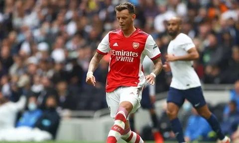 Neville giục Arsenal tăng cường 1 vị trí trong đội