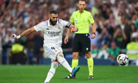 Benzema hụt pen, Real mất ngôi đầu vào tay Barca