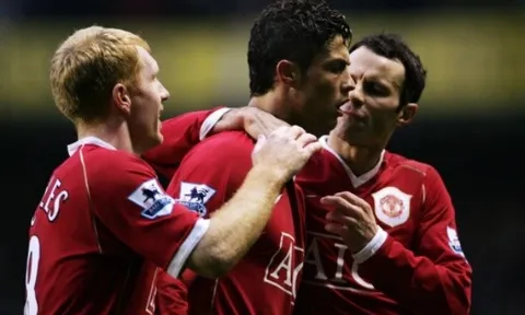 Berbatov tiết lộ 4 cục cưng được Sir Alex ưu ái