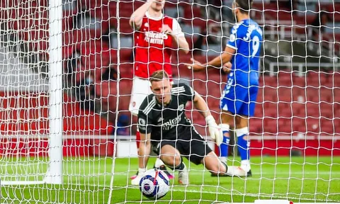 Bernd Leno mắc sai lầm "gà đẻ trứng", Arsenal thua tức tưởi trên sân nhà