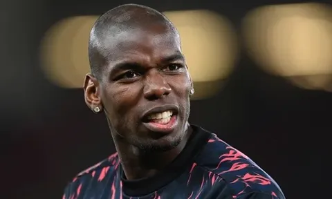 Bị 105 triệu 'đè bẹp', cựu sao Juventus bảo vệ Pogba