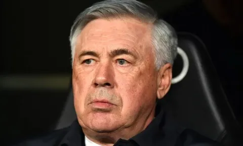 Bị Barca nghiền nát, Ancelotti không thể nhận ra Real