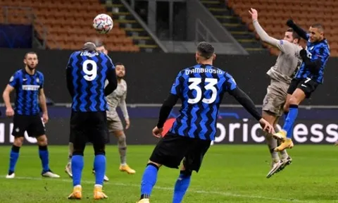 Bị bóng rơi vào đầu tại UCL, Lukaku vẫn chưa hết choáng váng