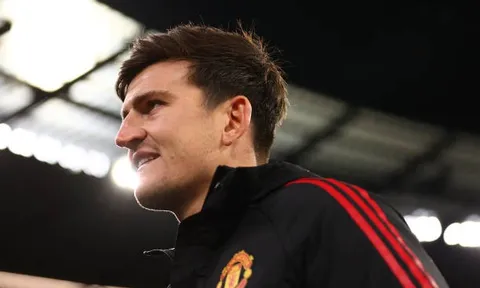 Bị CĐV la ó, Maguire có màn đáp trả hoàn hảo