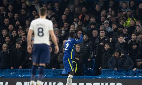 Bị CĐV Tottenham tấn công, Rudiger phản ứng đầy bất ngờ