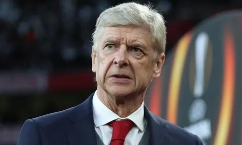 Bị chỉ trích, Emery không ngần ngại đăng đàn đổ thừa lỗi Wenger