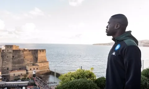 Bị đối xử phũ, “quái thú” Napoli lên tiếng xác nhận tương lai