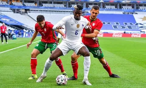 Bị 'gài' gia nhập PSG, Pogba xử lý khiến CĐV M.U phát cuồng