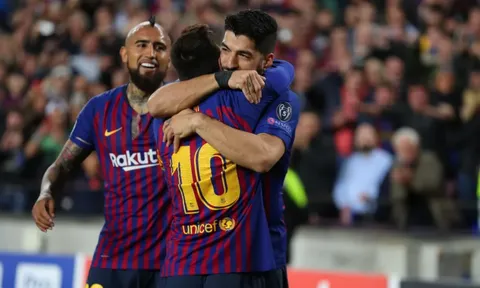 Bị hét giá, Inter ngó lơ "quái thú" 34 triệu bảng của Barca