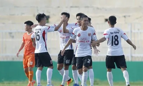 Bị hoãn trận gặp Huế, CLB Long An khốn đốn "kẹt" lại ở Cố đô