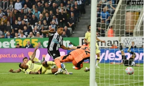 Bị Newcastle bóp nghẹt, Arsenal vỡ mộng Champions League